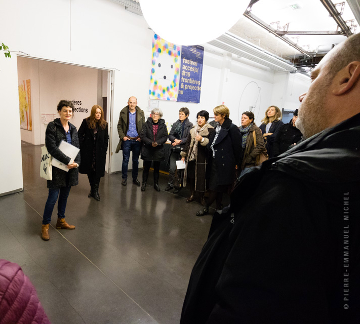 Claire Lambert (Fr)<br>
 Claire Lambert est commissaire d'exposition. De 2014 à 2017, elle développe au Bel Ordinaire, espace d'art contemporain à Pau, un programme d'expositions abordant les thèmes de l'utopie, de l'architecture, du mouvement et de la distraction, avec l'envie de faire découvrir dès le plus jeune âge les richesses de la création contemporaine.<br>

Son intérêt pour la culture lusophone conjugué à celui des questions liées à l'habitat l'amène à explorer le Brésil (Rio, Brasilia, São Paulo, Salvador) à vivre au Portugal (Lisbonne et Porto) afin de construire des visites du pays appréhendé sous l'angle architectural.<br>
<br>
Durant la résidence :<br>
Invitée par l'alliance française de Rio pour imaginer une exposition proposée en août 2019, Claire Lambert travaille sur un projet d'exposition photographique qui parle de la France, qui offre aux cariocas une vison décalée du paysage hexagonale. Ce temps de résidence d'écriture à Briant permet de poser les premiers jalons de ce projet.<br>
Claire est la première commissaire que nous avons acueillie à Briant. Une expérience réussie que nous envisageons de renouveler dans les prochaines années.