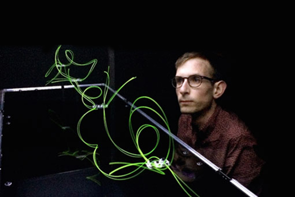 Maxime Damecour (Québec)<br>
Maxime Damecour est un artiste pluridisciplinaire basé à Montréal.<br>
Ses projet proviennent de sa curiosité et de son appropriation créative de divers technologies. <br>
Après avoir co-fondé le hackerspace Foulab en 2008, il s'est dirigé vers l'art numérique en entreprenant un bachalauréat en Intermedia/Cyberarts à l'université Concordia. Il est maintenant membre du collectif Perte De Signal. Maxime est aussi connu sous le pseudonym Deglazer du collectif aziz!LightCrew, une équipe de scénographie fortement DIY. Deglazer développe le logiciel alcFreeliner, un outil de mapping live.
