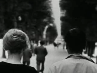 Lui et elle dans le jardin des plantes